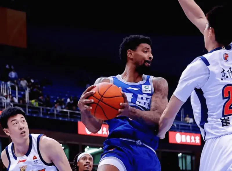 山猫体育赛事直播网-米奇出战36分钟，投篮16中12空砍36分15篮板1助攻3抢断3盖帽