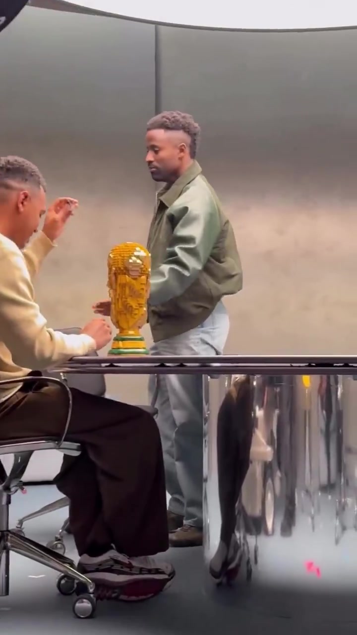 山猫直播-世纪广告！马卡：维尼修斯替身晒花絮 4位巨星是否同时在场引猜测